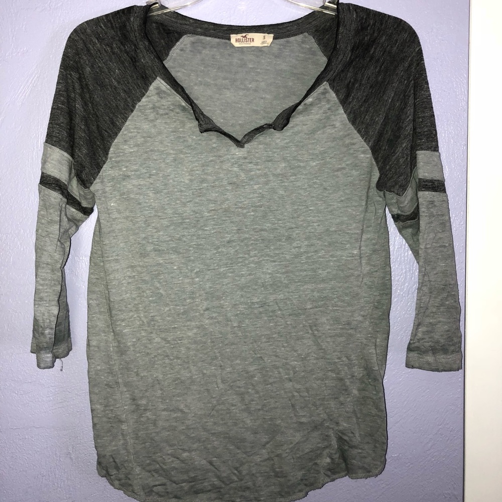 Quarter sleeve gray shirt